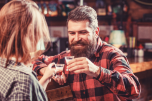 Hvordan identifisere om partneren din er alkoholiker
