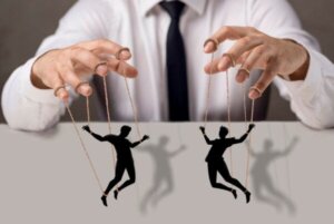 Manipulatorer anklager andre for å manipulere: Er du et offer?