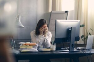 Hvordan påvirker psykiske helseproblemer arbeidsplassen?