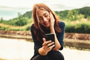 Tinder-effekten: de psykiske effektene av moderne dating