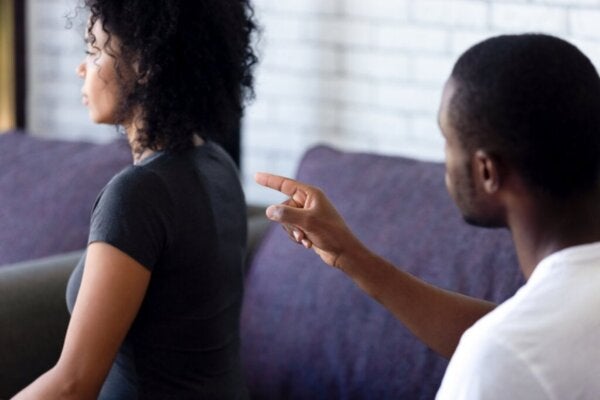 Hva kan du gjøre hvis partneren din klandrer deg for alt?