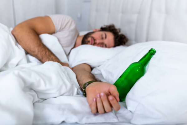 Å drikke alkohol før sengetid påvirker søvnen negativt