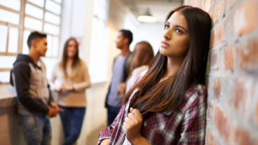 Hvordan man kan skille mellom narsissisme og unngående tilknytning