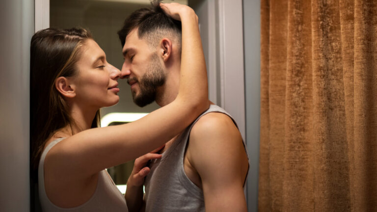 De 111 beste sensuelle setningene for å tenne lidenskapen