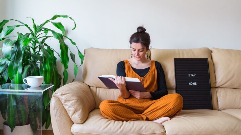 Hvorfor foretrekker du å være hjemme i stedet for å gå ut med venner?