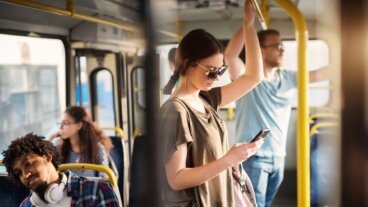 Hva er proksemisk kommunikasjon, og hva brukes den til?