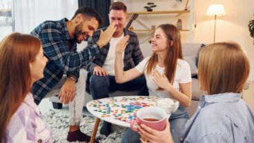 Skap en morsom gruppedynamikk for å bryte isen