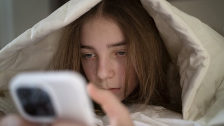 Hva hjerneråte er og hvordan forhindre at sosiale medier overvelder tankene dine